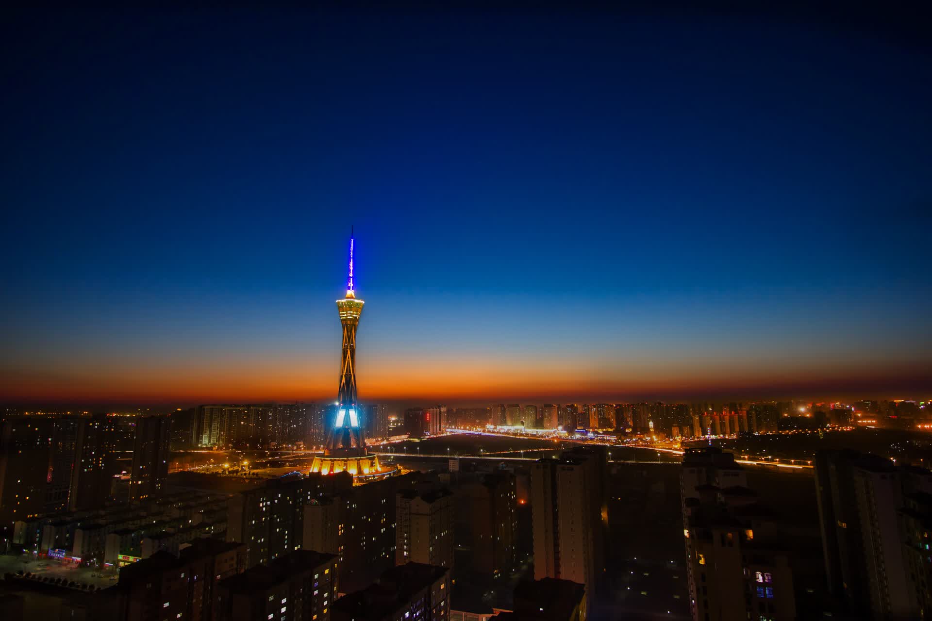 世界举重青年联赛评委团队扩充国际成员，世界举重冠军赛